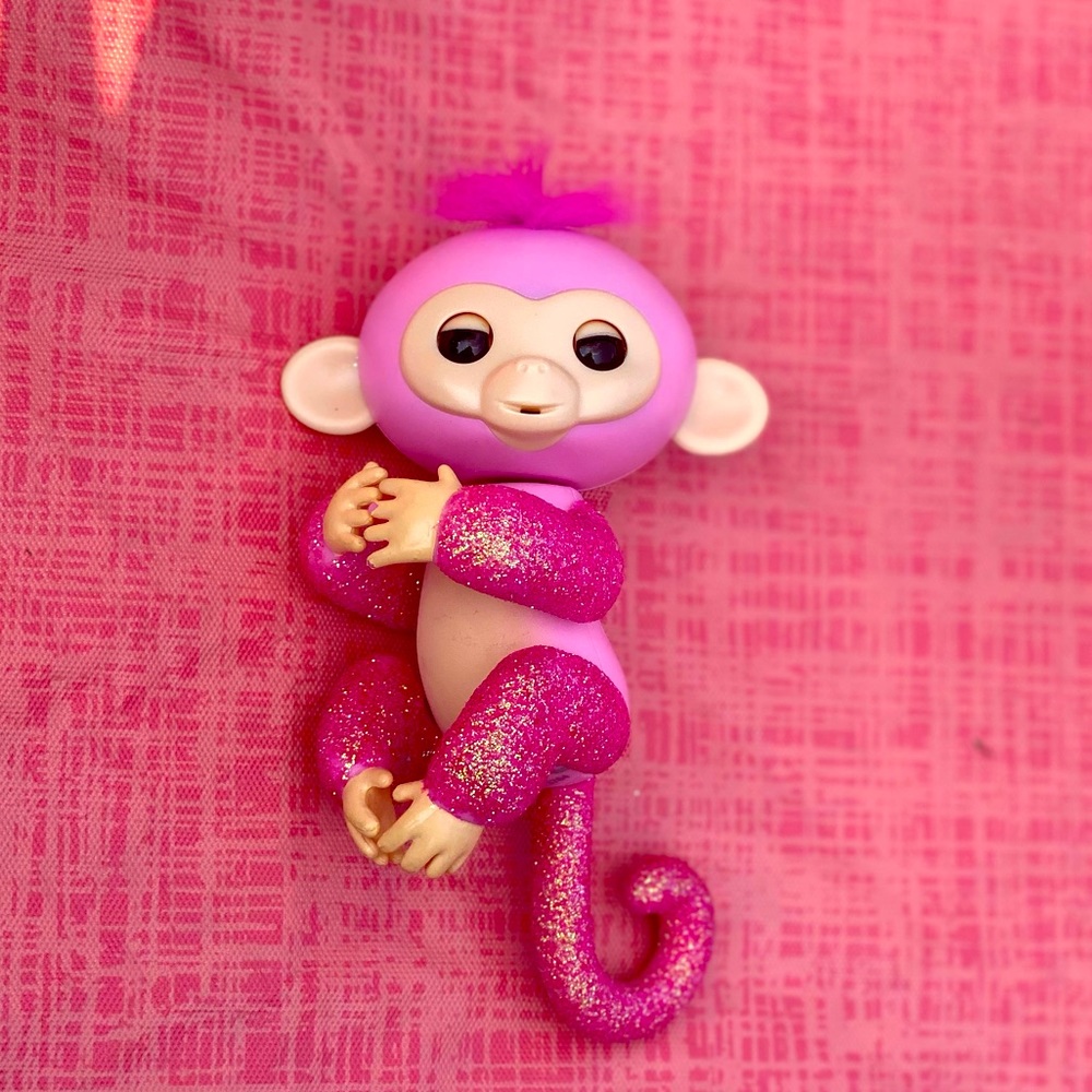 Fingerling pink glitter that talks and moves